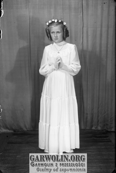 b_witaczynska_negatyw_001_komunie_dziewczynki_od_komuni_1957_004 (garwolin.org)