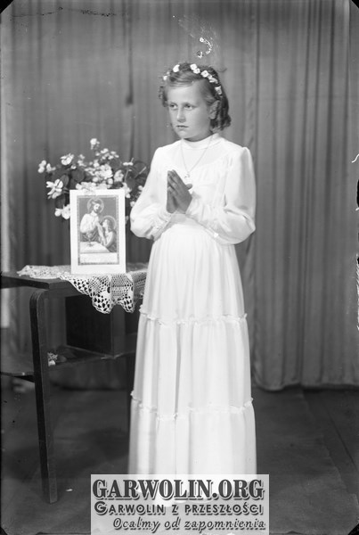 b_witaczynska_negatyw_001_komunie_dziewczynki_od_komuni_1957_006 (garwolin.org)